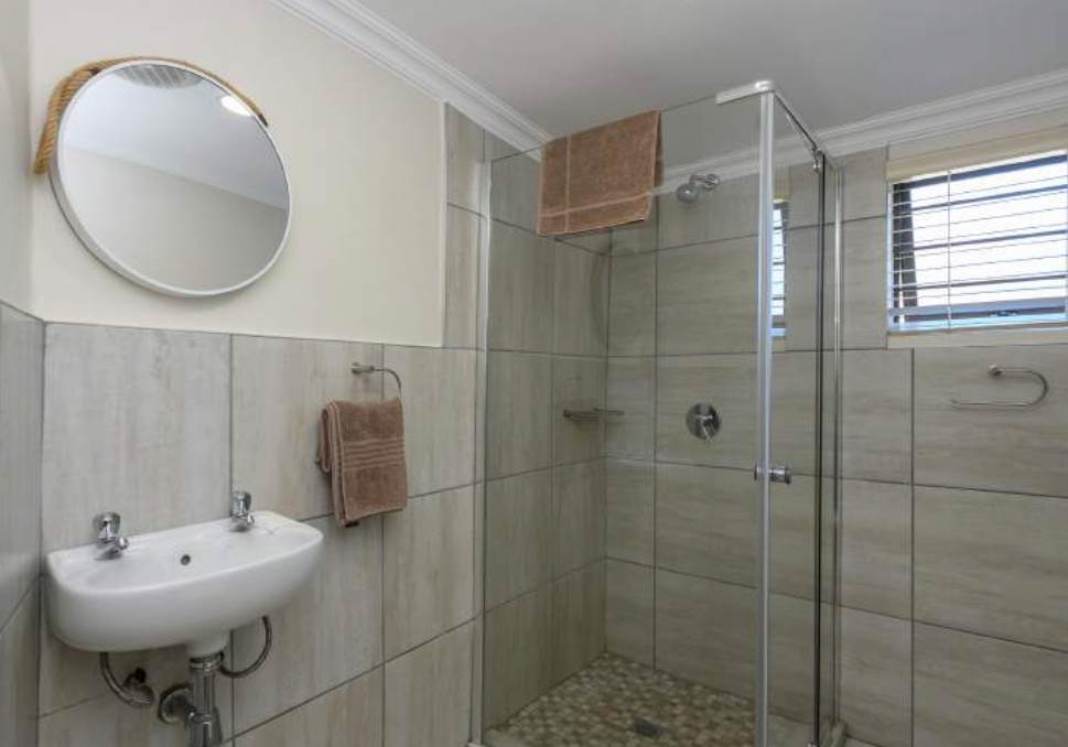 2 Bed Apartment in Melville photo number 6