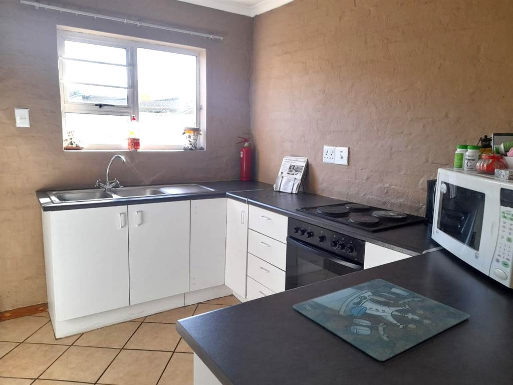 3 Bed Townhouse in Retief photo number 6