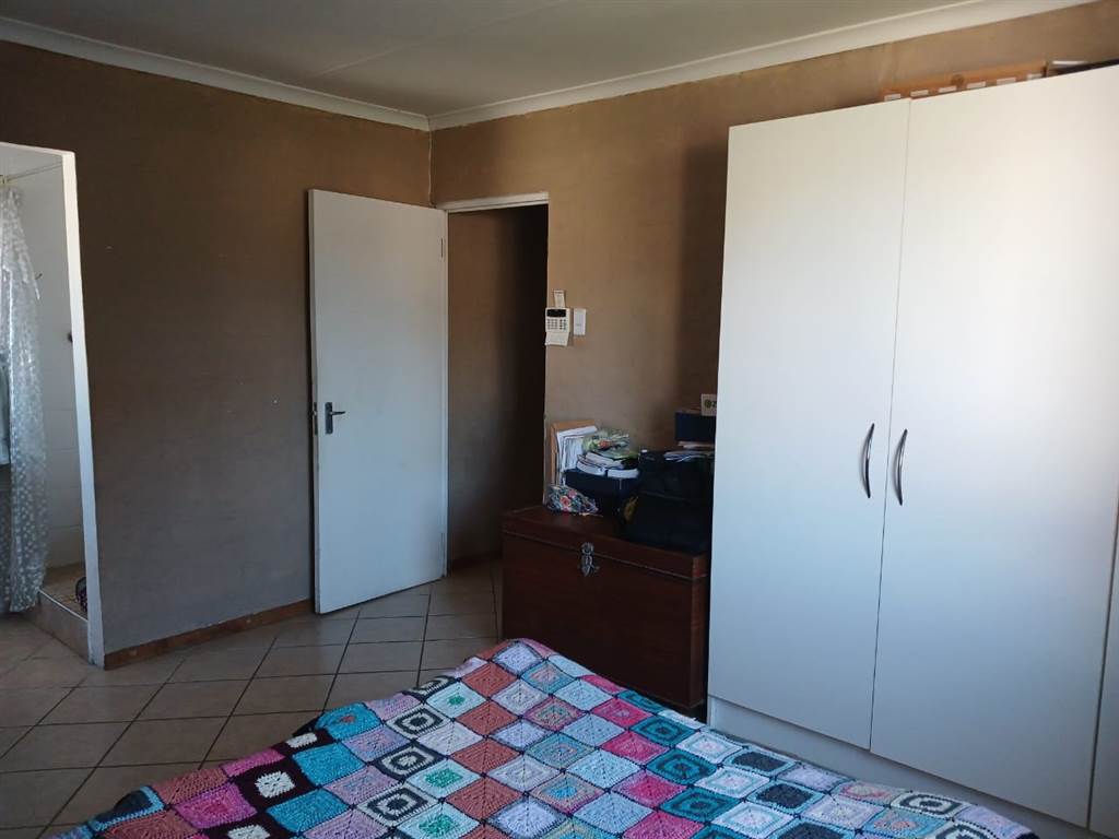 3 Bed Townhouse in Retief photo number 8
