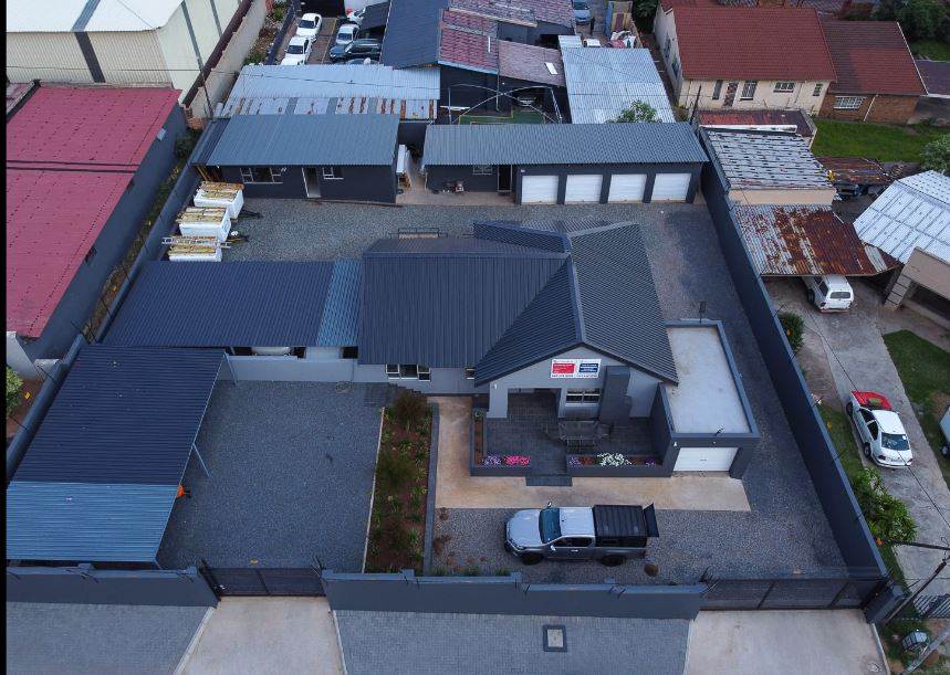 350  m² Commercial space in Alberton photo number 1