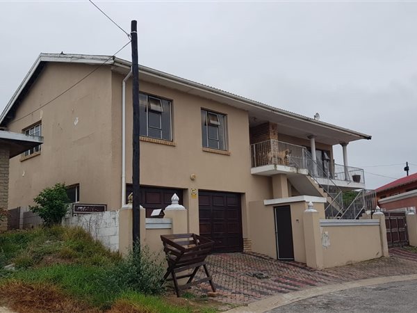 6 Bed House in Kwamagxaki