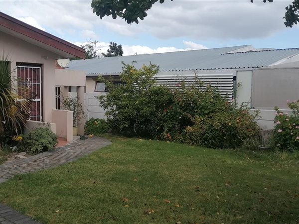 Bachelor apartment in Bellville Central