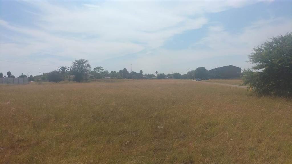833 m² Land available in Riebeeckstad photo number 3