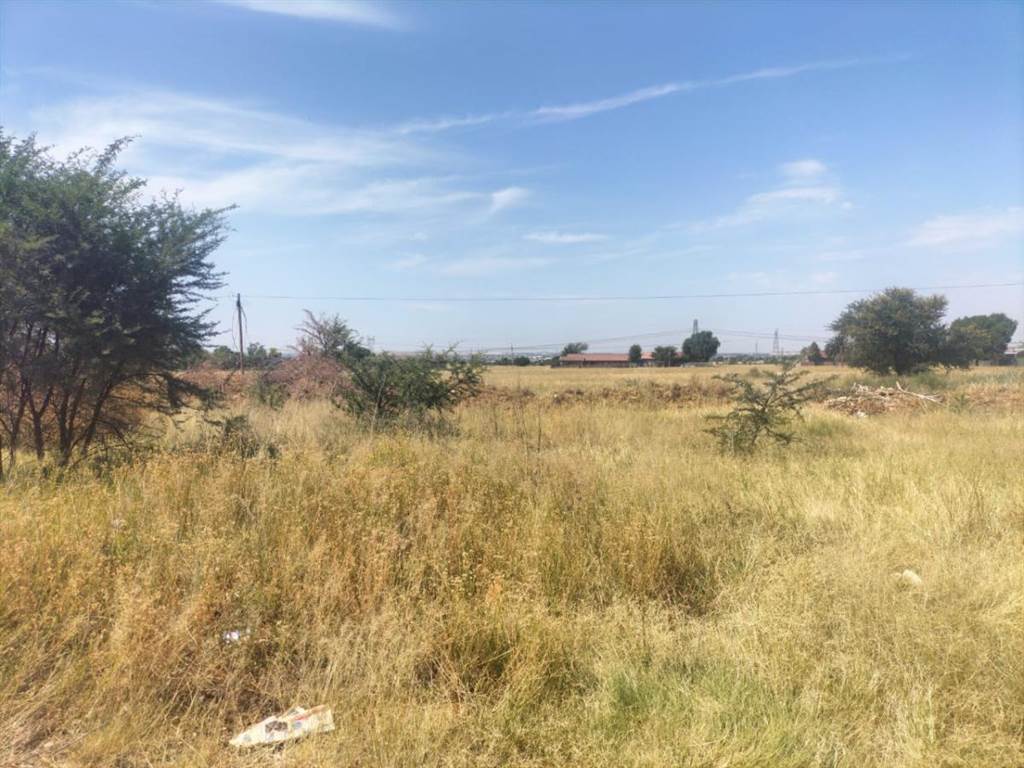 833 m² Land available in Riebeeckstad photo number 1