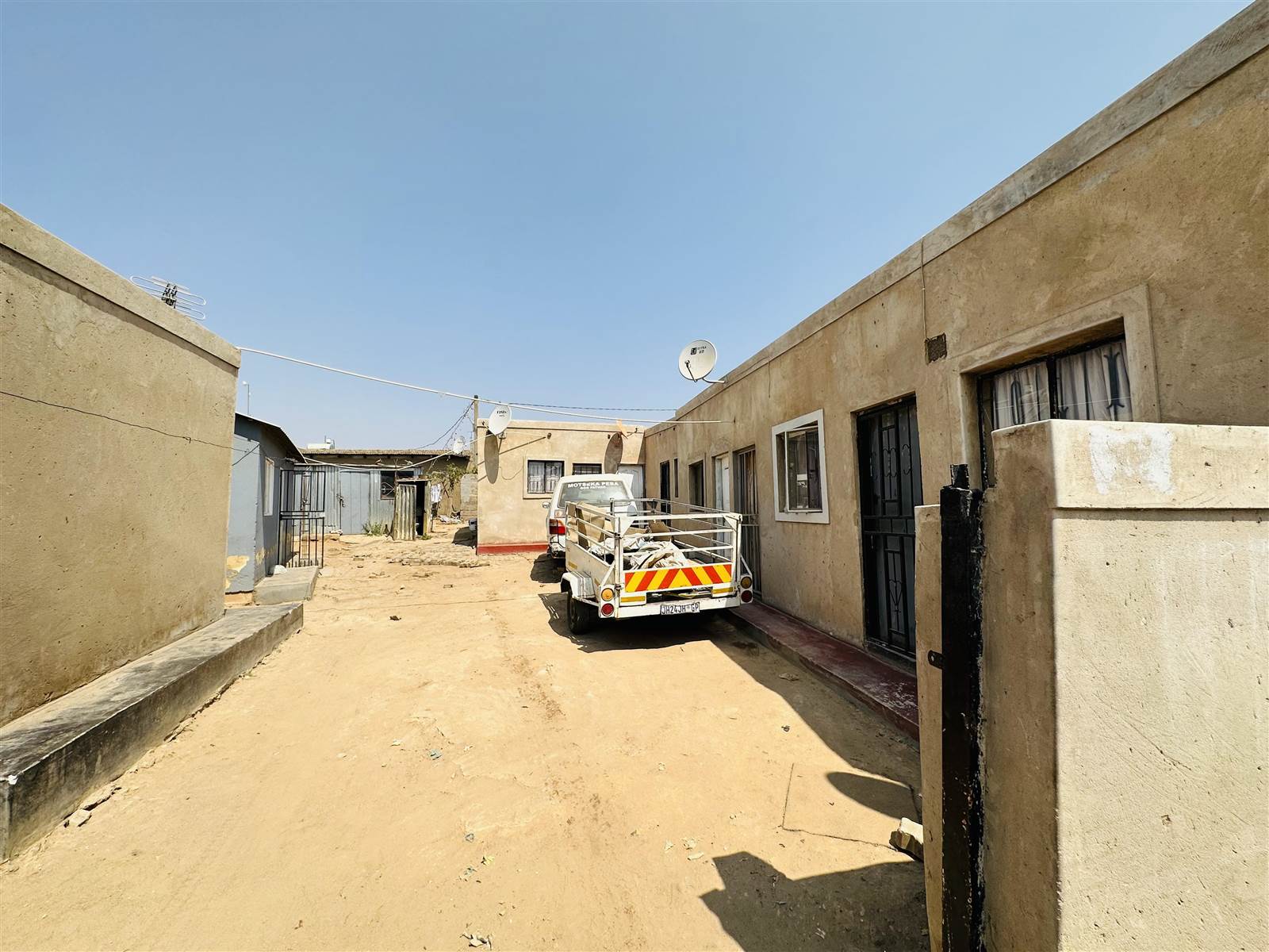 2 Bed House in Ivory Park photo number 20