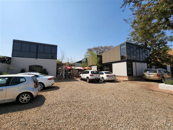 42  m² Commercial space