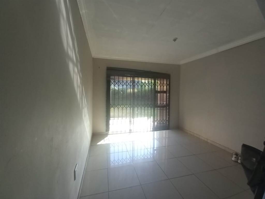 4 Bed House in Nyala Park photo number 7