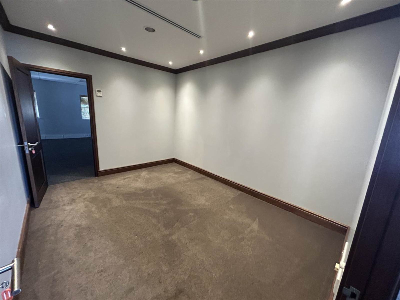 326  m² Office Space in Westlake photo number 5