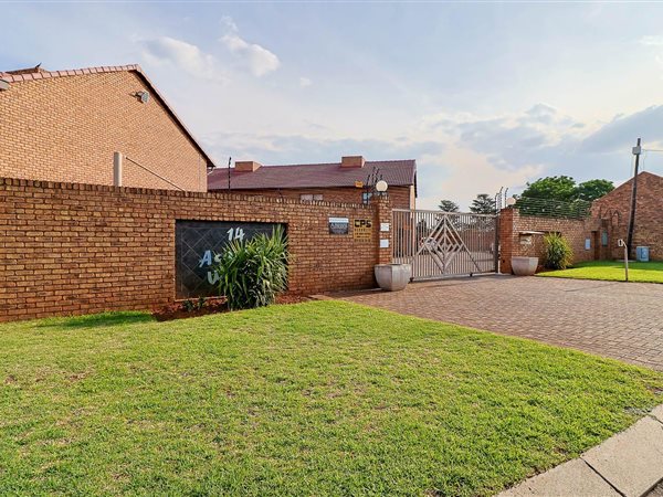 2 Bedroom Townhouse 2 Bedroom Townhouse