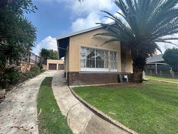 4 Bedroom House 4 Bedroom House