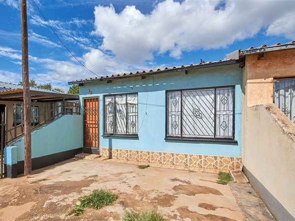 1 Bed Cluster in Protea Glen