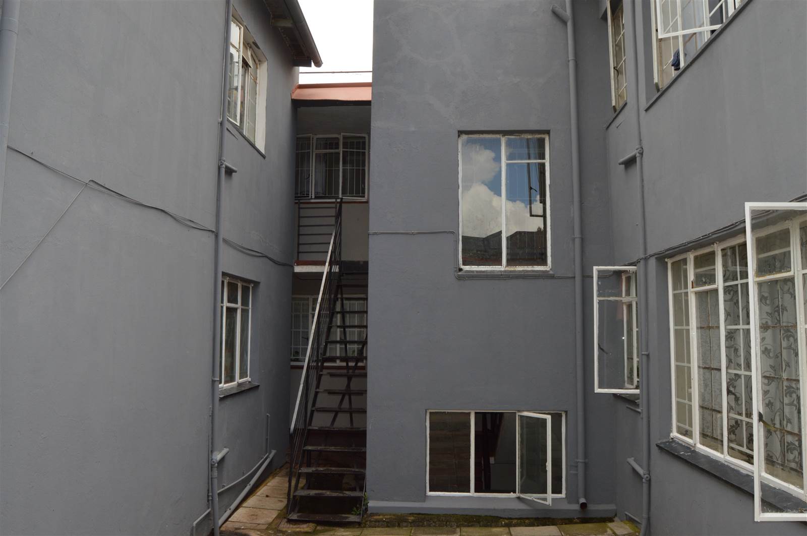 12 Bed House in Yeoville photo number 1