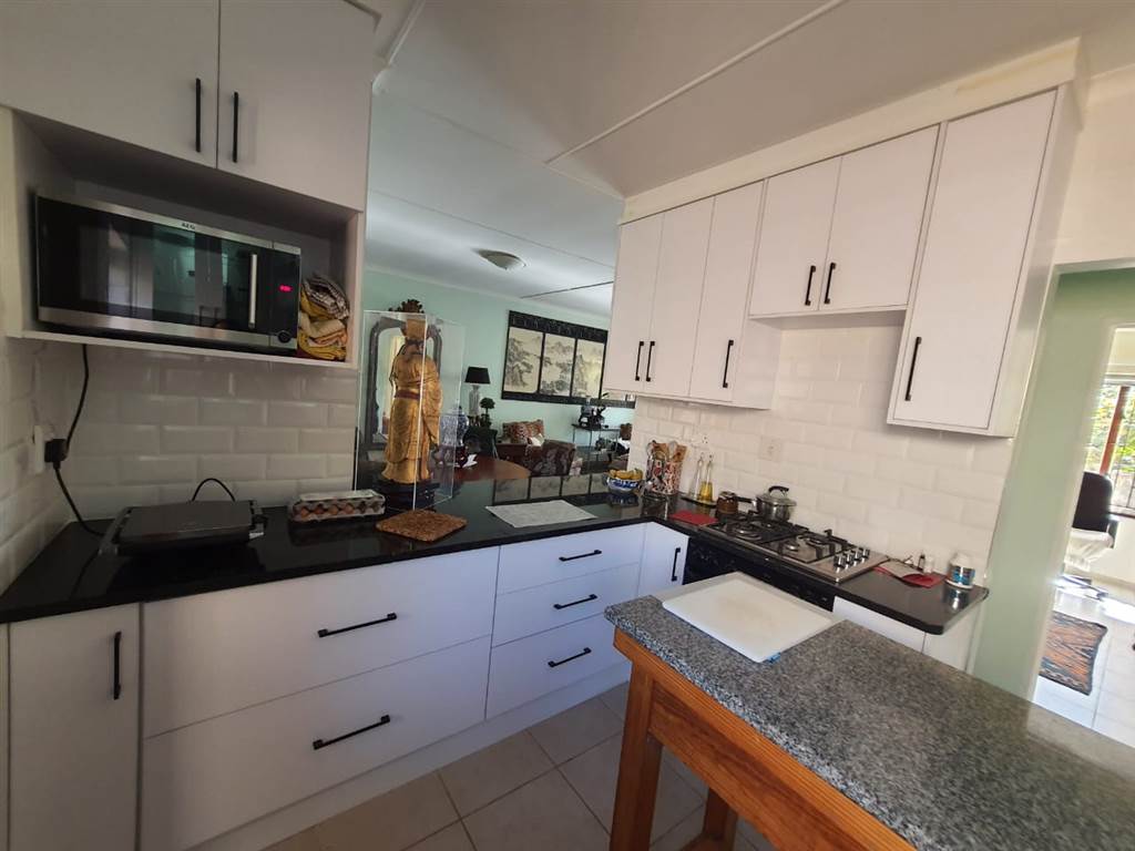 3 Bed Townhouse in Jeffreys Bay photo number 7