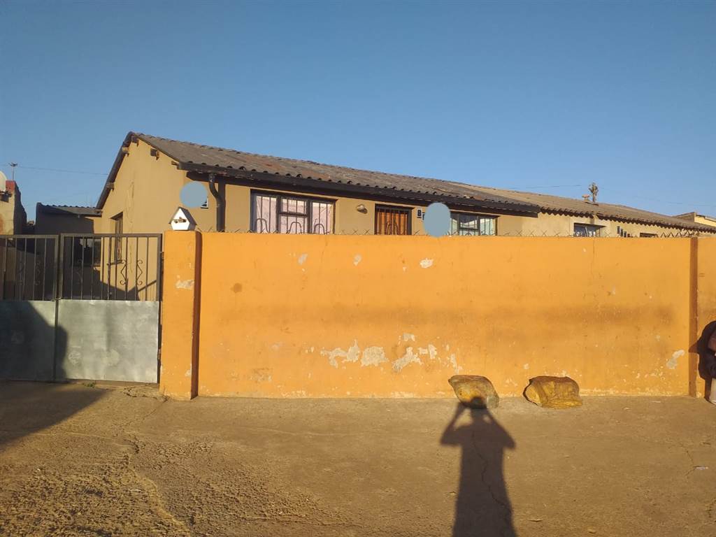 2 Bed House in Pimville photo number 6