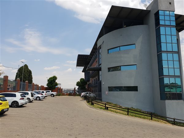 1 800  m² Commercial space