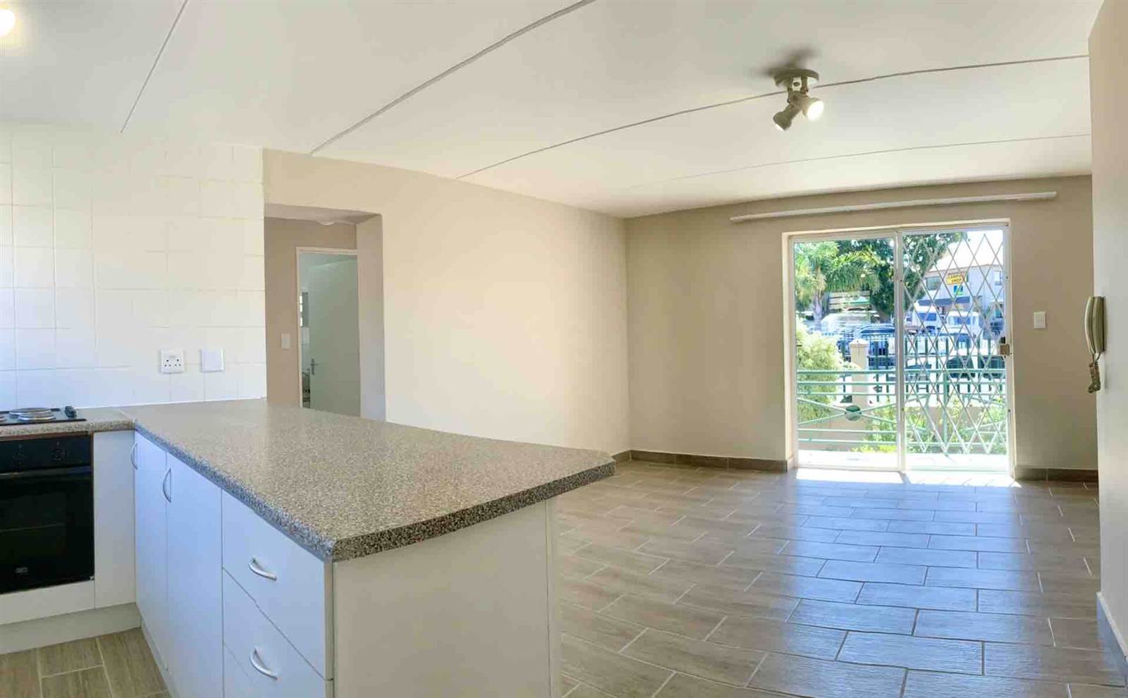 2 Bed Apartment in Vredekloof East photo number 1