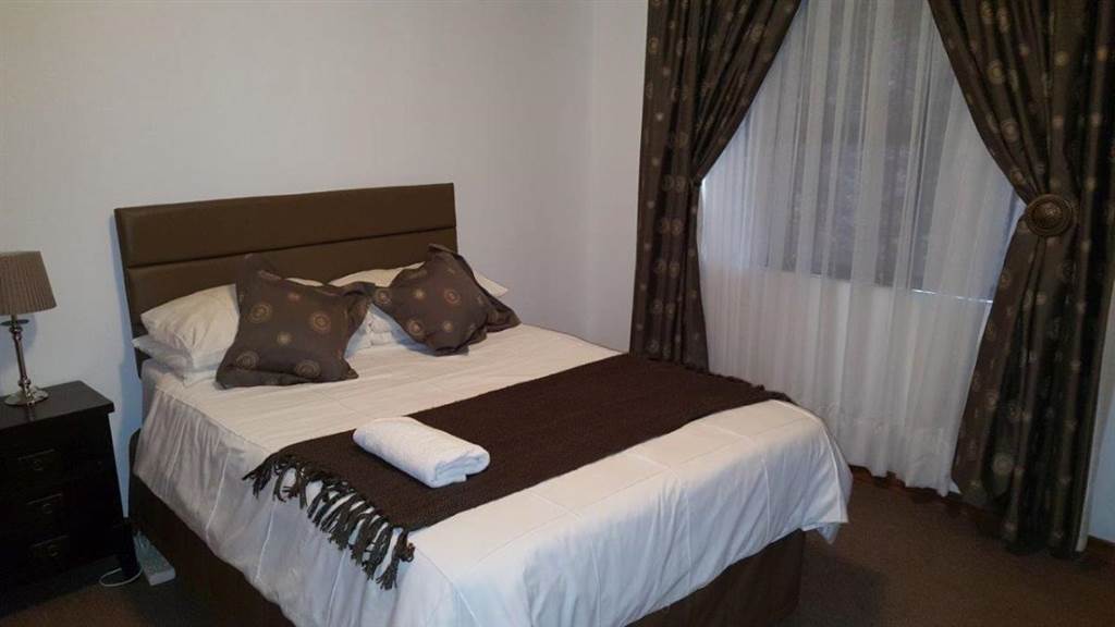 2 Bed Flat in Secunda photo number 6