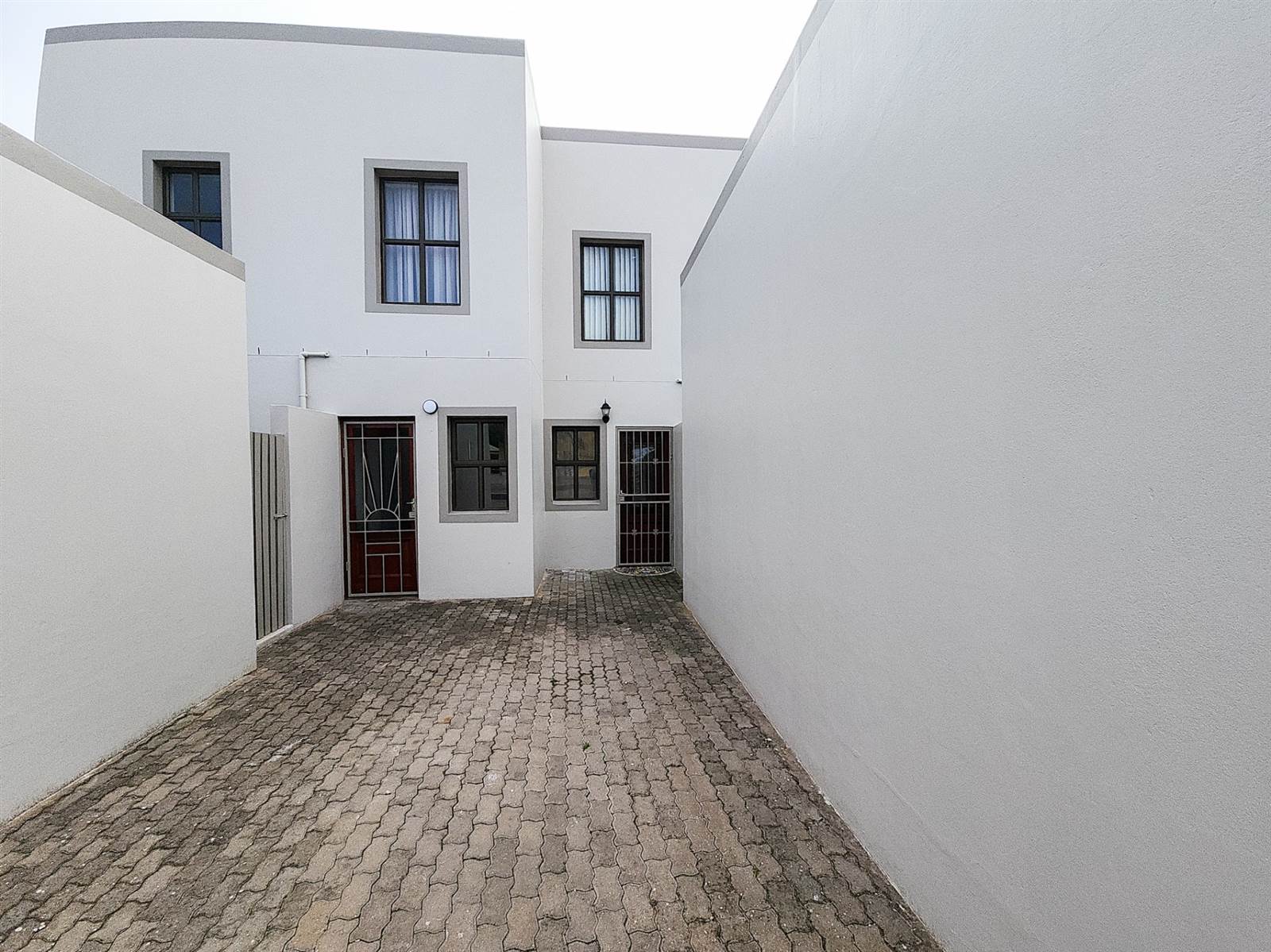 2 Bed Apartment in Myburgh Park photo number 4