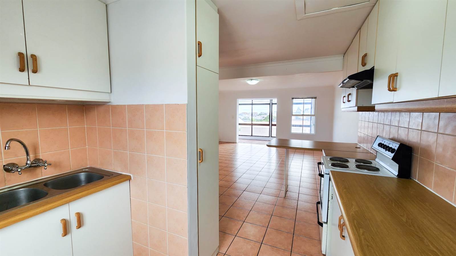 2 Bed Apartment in Myburgh Park photo number 23