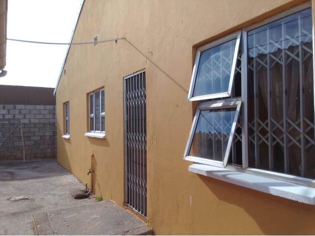 3 Bed House in Zwide photo number 17