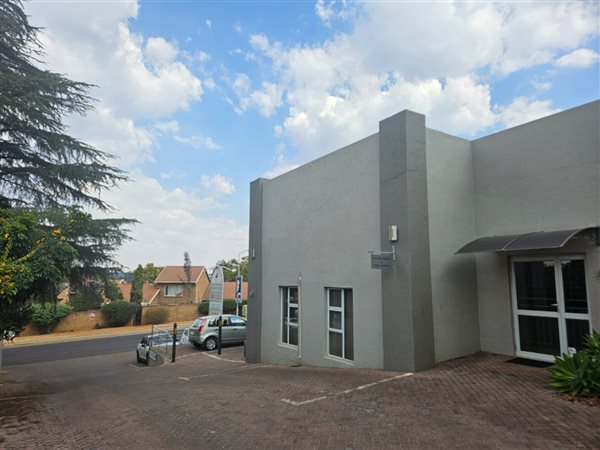 63  m² Commercial space