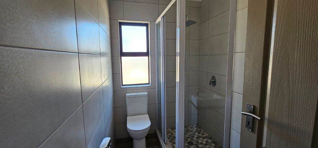 2 Bed Apartment in Mossel Bay Central photo number 10
