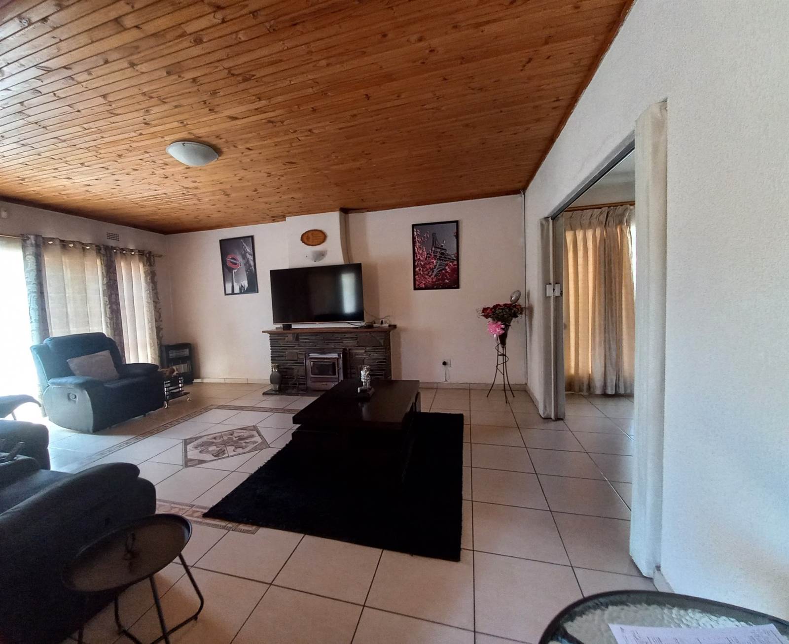 3 Bed House in Risana photo number 6