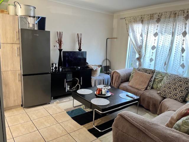 2 Bed Flat in Muizenberg photo number 6