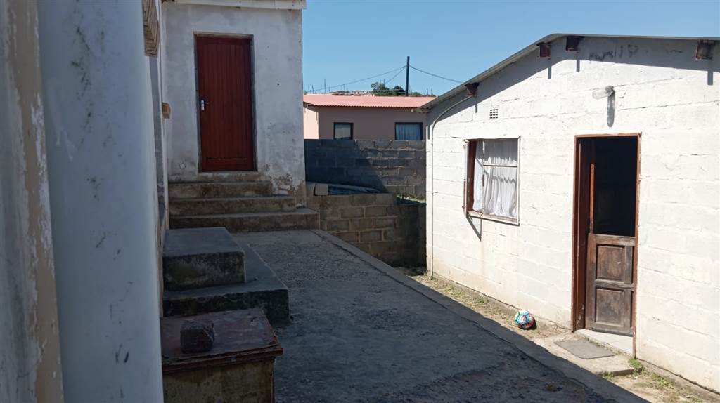 2 Bed House in Amalinda photo number 4