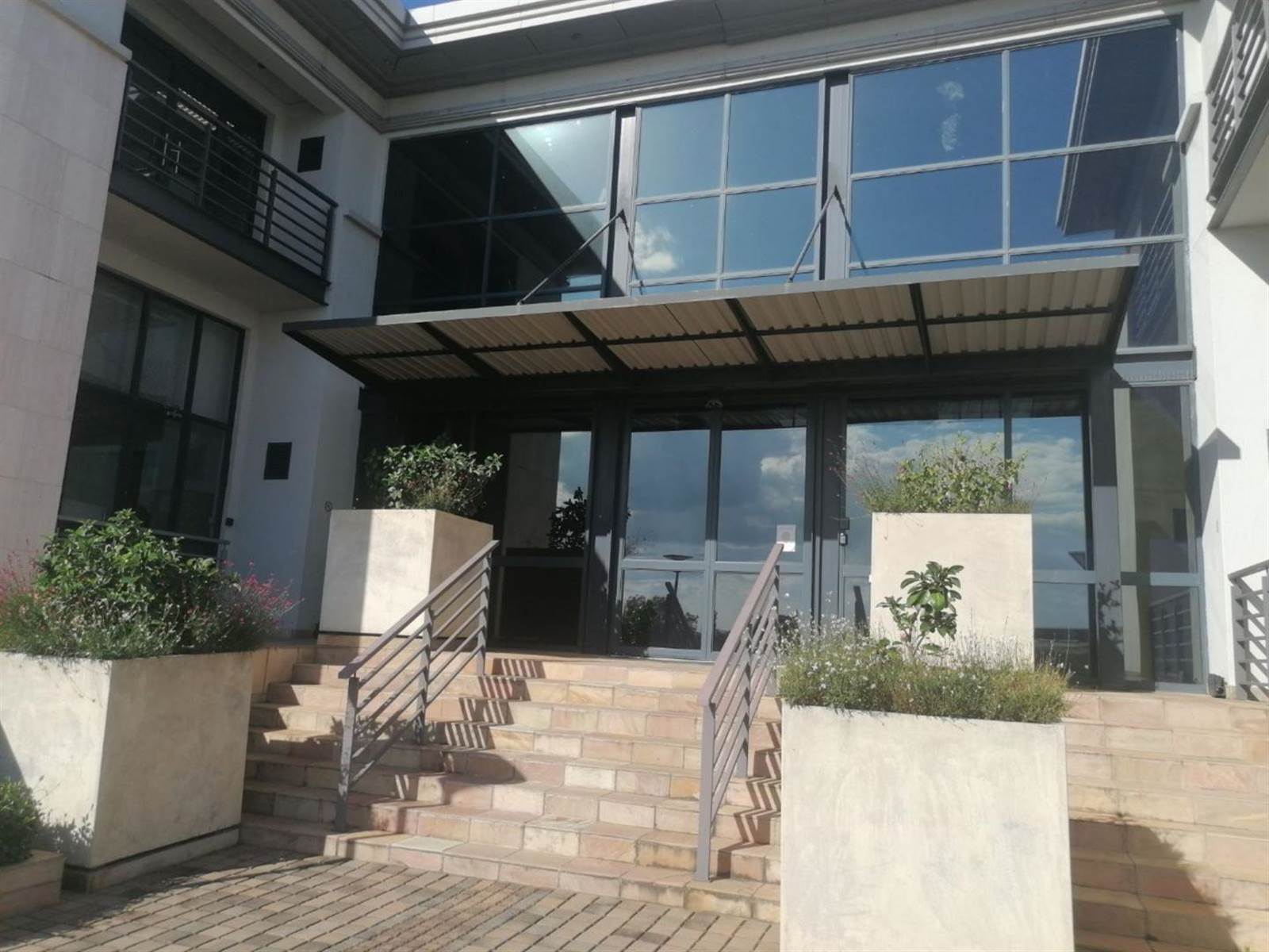 593  m² Commercial space in Bryanston photo number 2