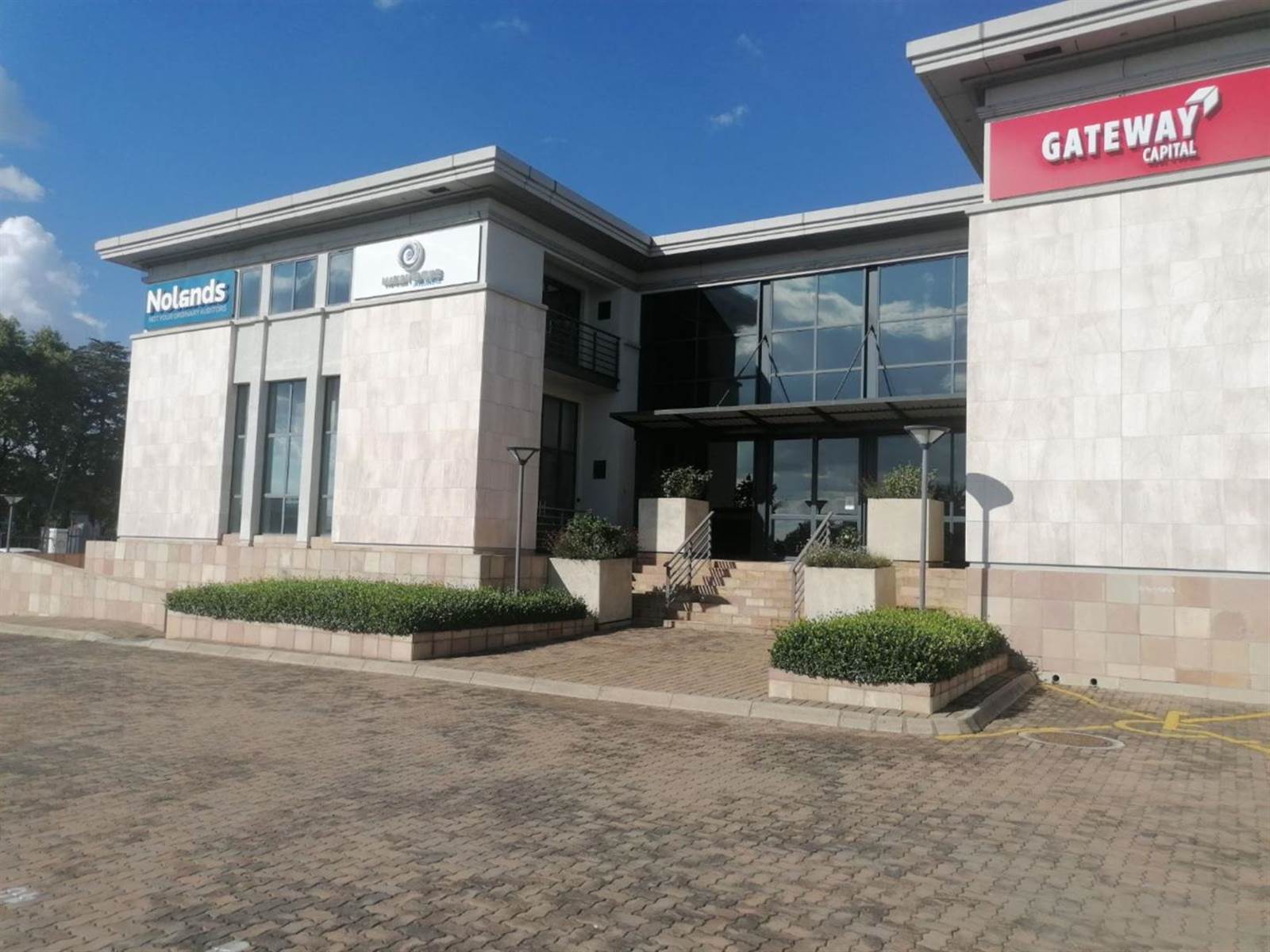 593  m² Commercial space in Bryanston photo number 1