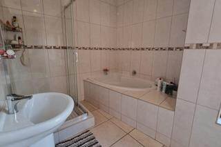4 Bed House in Edenvale photo number 11