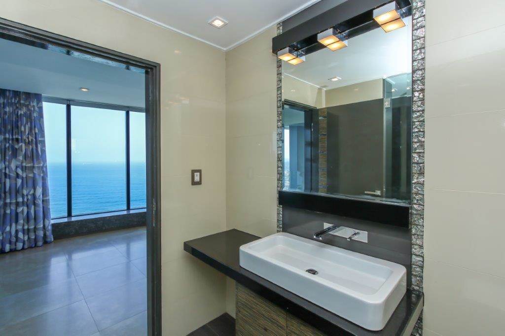 3 Bed Penthouse in Umhlanga Rocks photo number 17