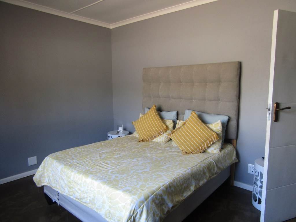 4 Bed House in Humansdorp photo number 20