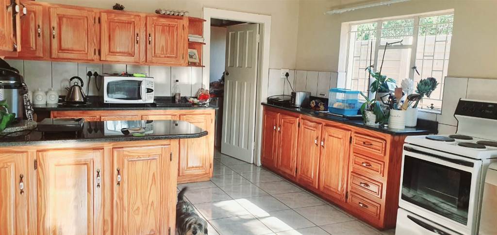15 Bed House in Louis Trichardt photo number 25