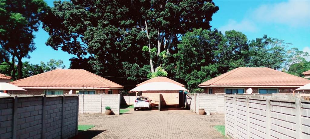 15 Bed House in Louis Trichardt photo number 16