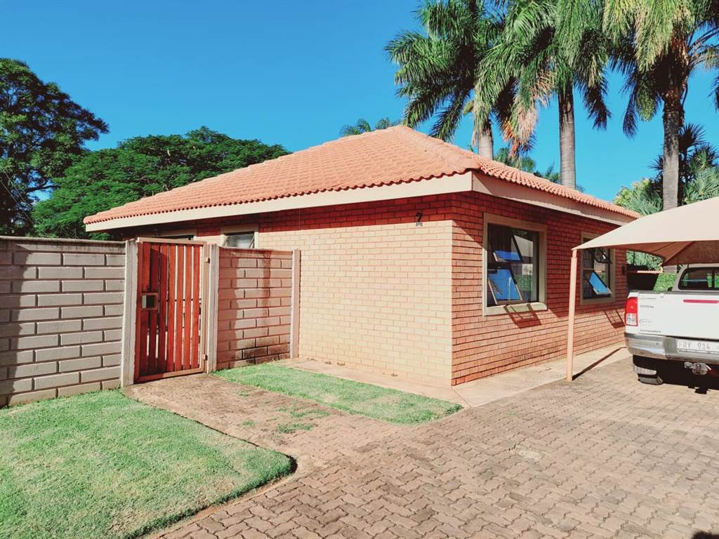 15 Bed House in Louis Trichardt photo number 9