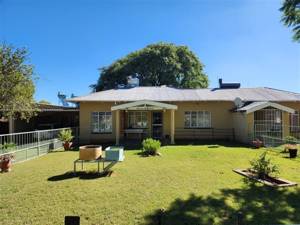 6 Bed House in Freemanville