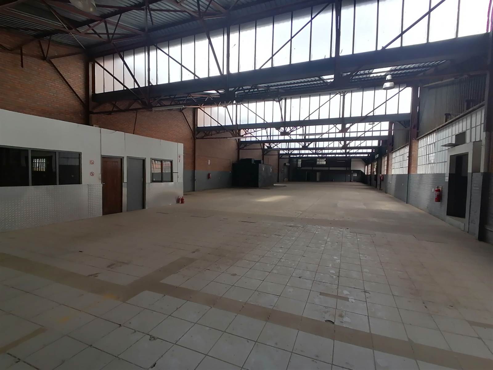 1279  m² Commercial space in Eastleigh photo number 2