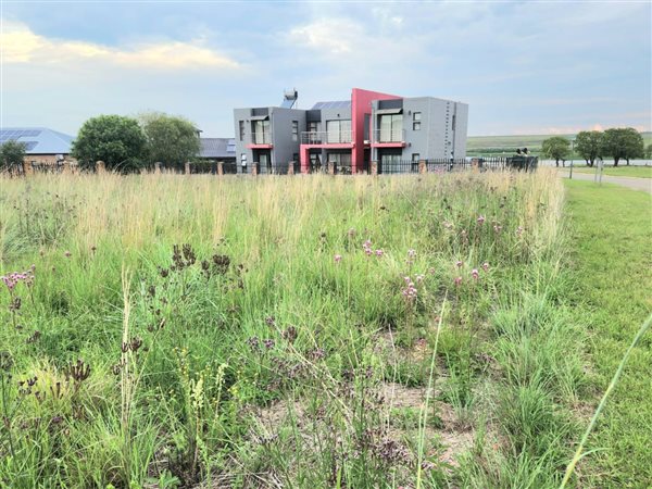 928 m² Land