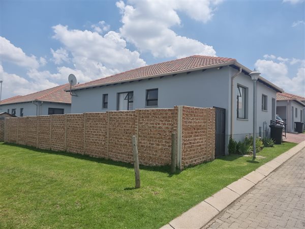 3 Bed Townhouse in Parkrand