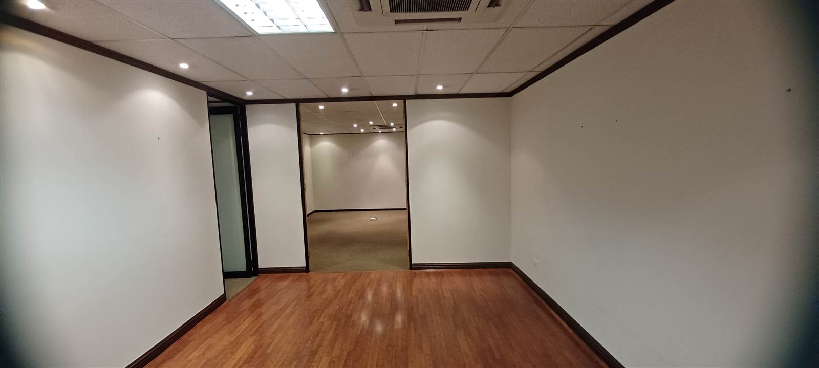 242  m² Commercial space in Hyde Park photo number 2