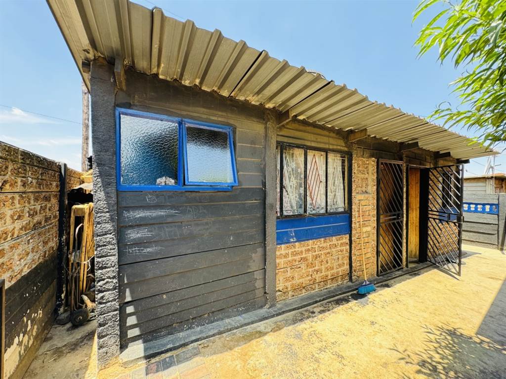 3 Bed House in Daveyton photo number 6