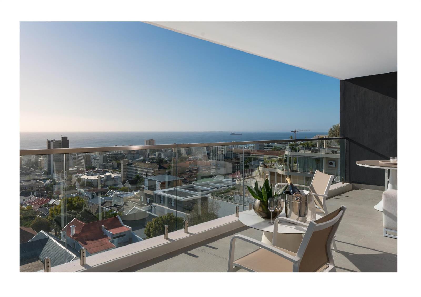 3 Bed Apartment in Sea Point photo number 1