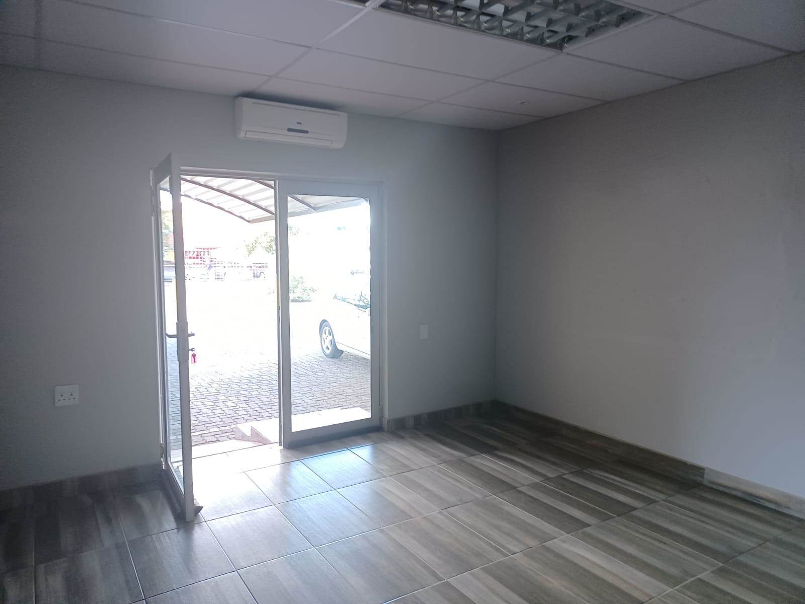 650  m² Commercial space in Vryburg photo number 6