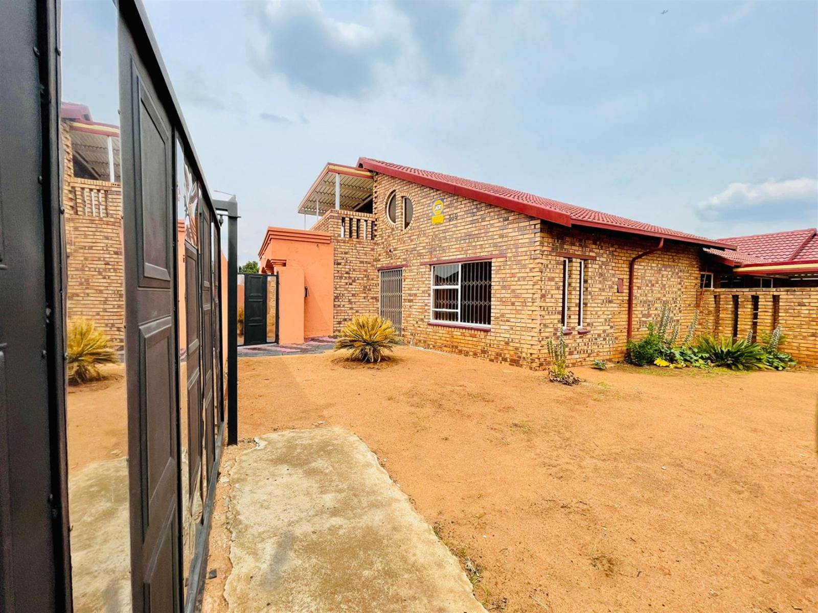 3 Bed House in Katlehong photo number 4