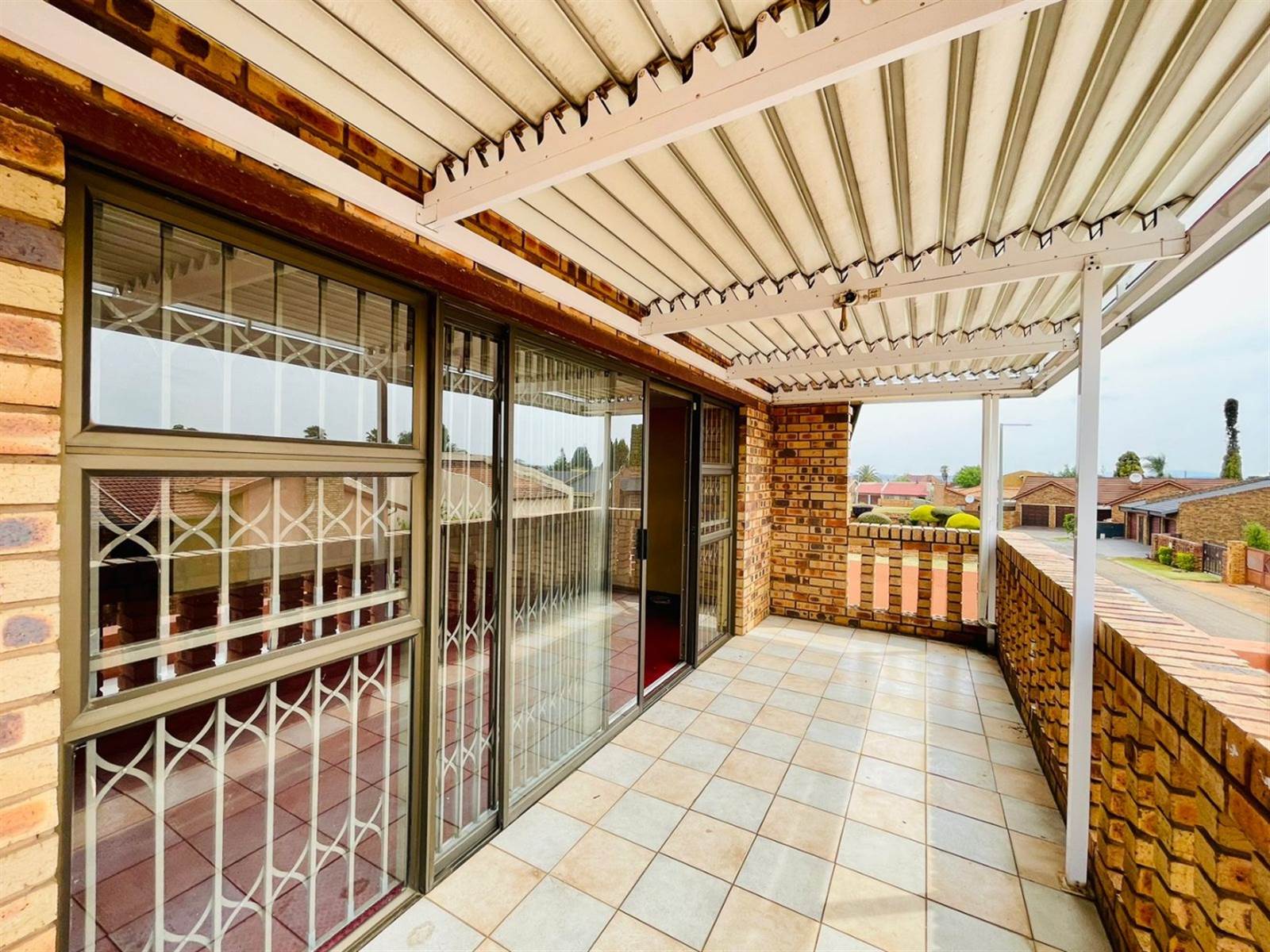 3 Bed House in Katlehong photo number 5