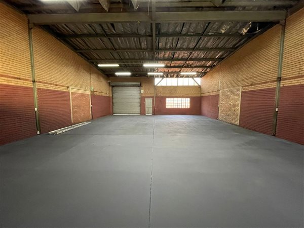 290  m² Industrial space