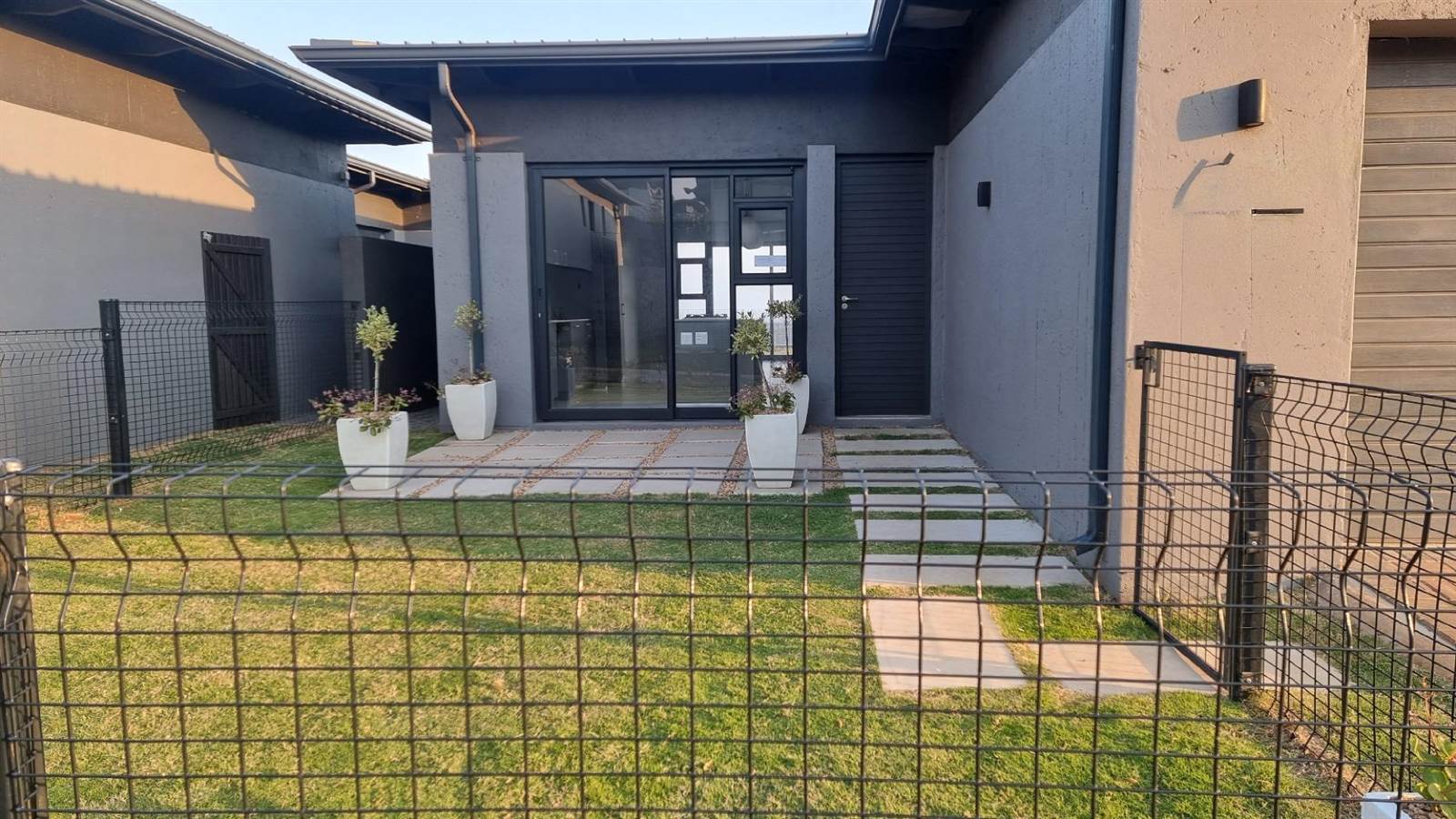 3 Bed Townhouse in Sibaya Precinct photo number 2