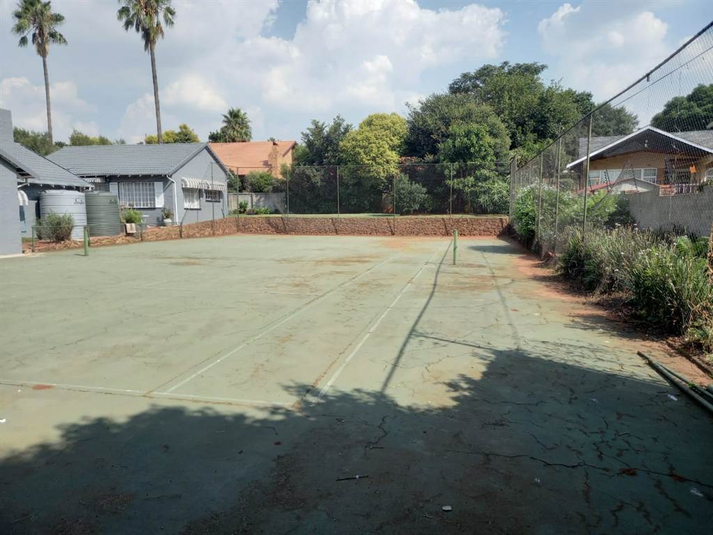 969 m² Land available in Bedfordview photo number 2
